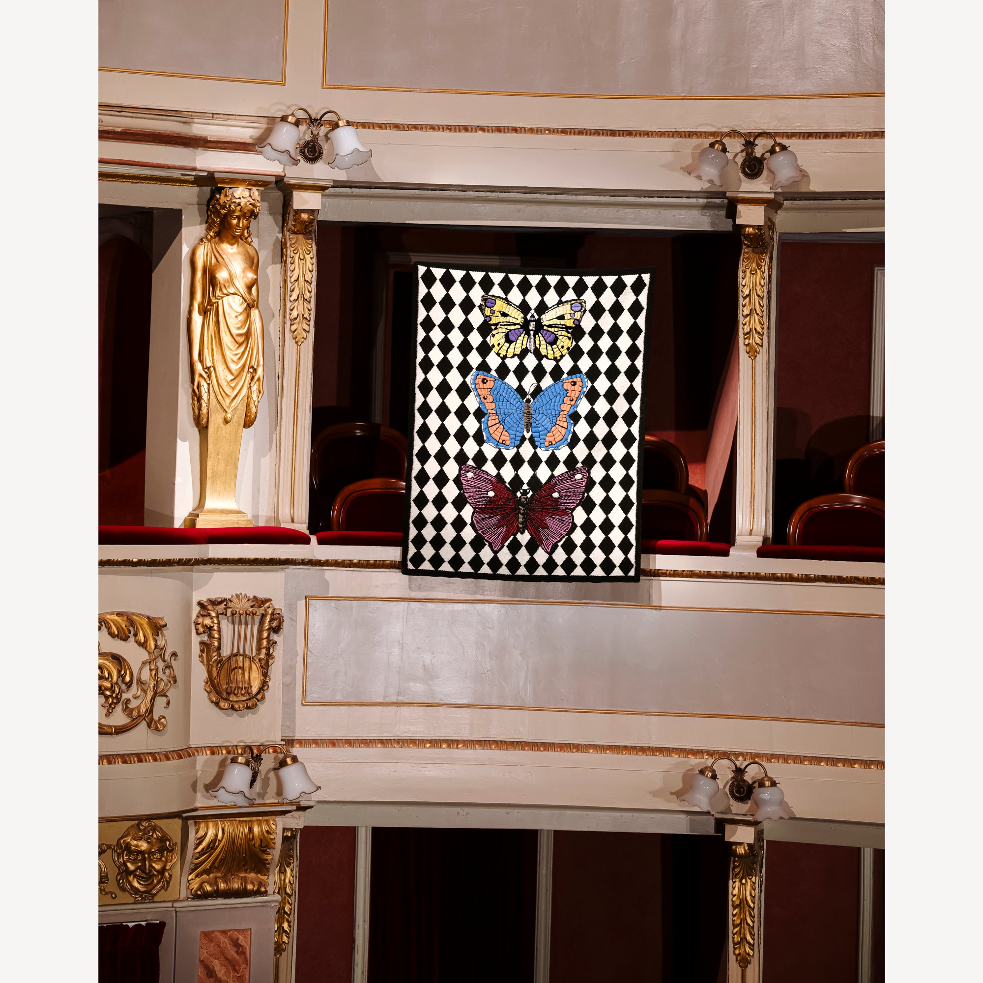 fornasetti-farfalle-e-losanghe-teppich-wolle image 6