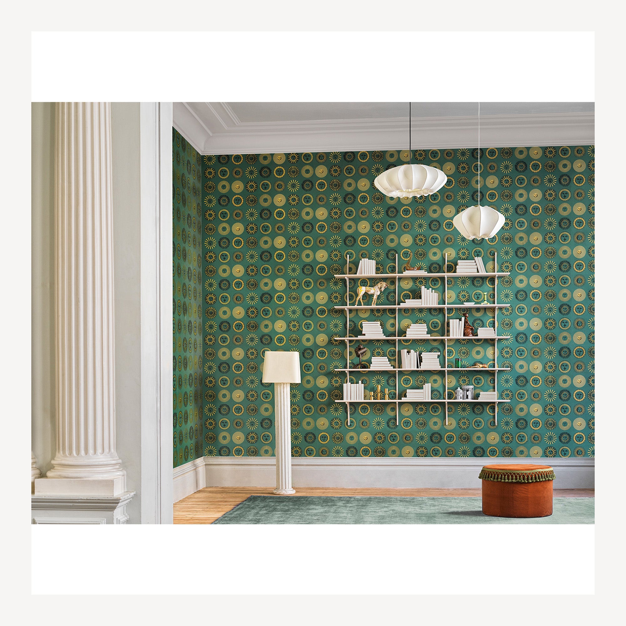fornasetti-soli-tapete-sonnengesicht-smaragdgr-n-52cm-x-10m image 3