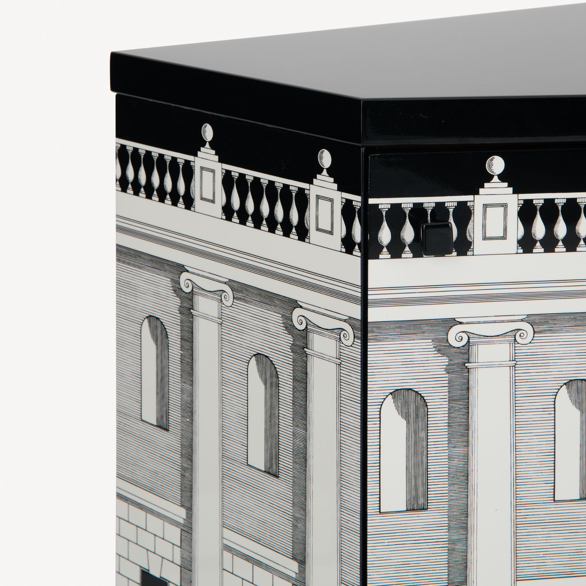 atelier-fornasetti-casa-con-colonne-nachttisch-s-ulendekor image 6