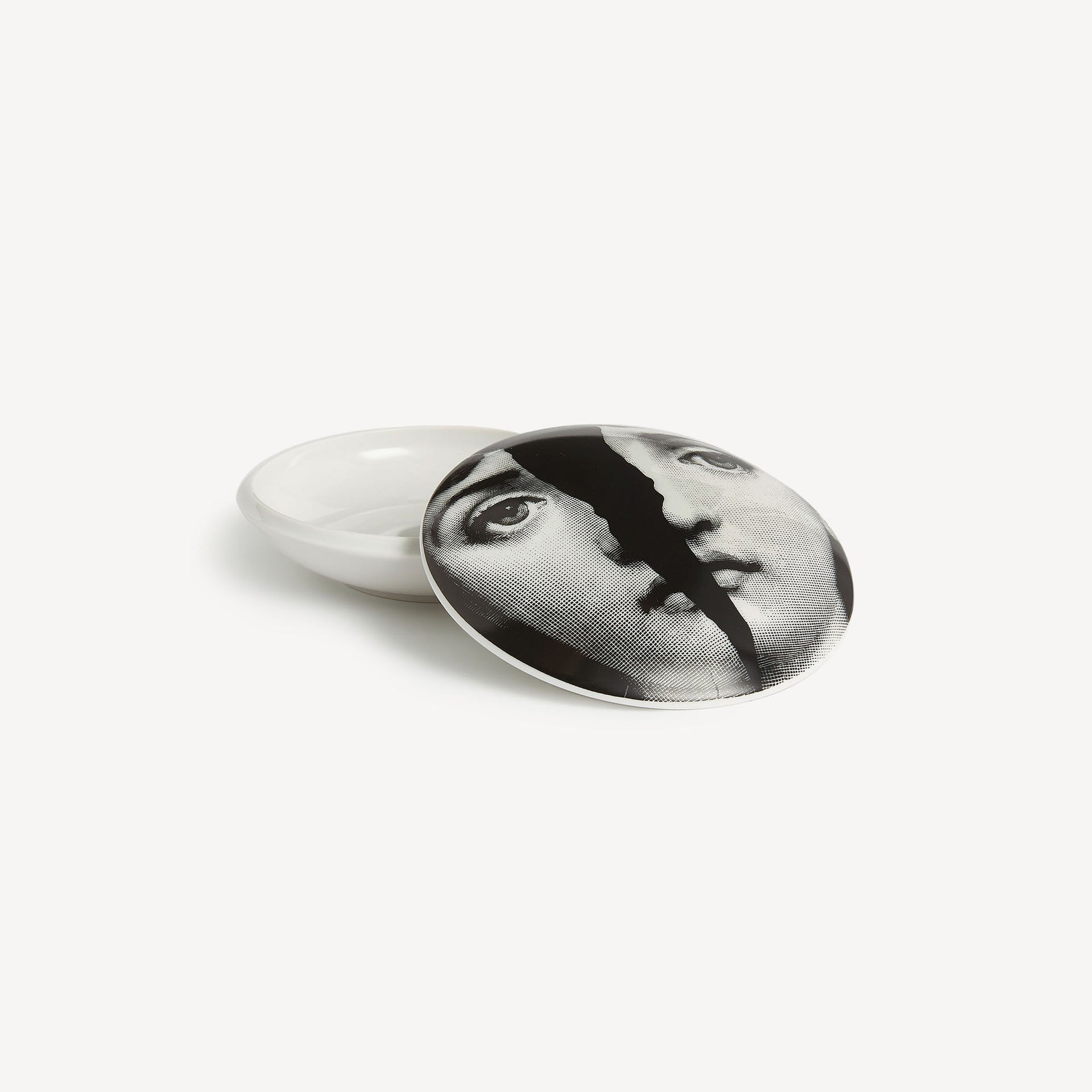 fornasetti-tema-e-variazioni-n-10-dose-porzellan-rund image 1