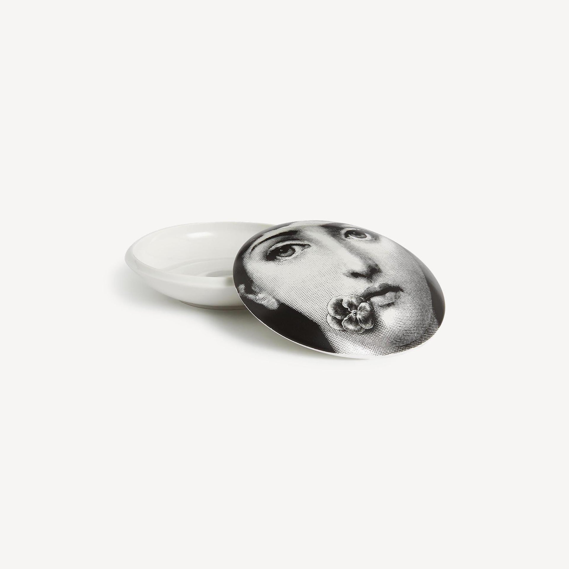 fornasetti-tema-e-variazioni-n-137-dose-rund-porzellan-gesicht image 1