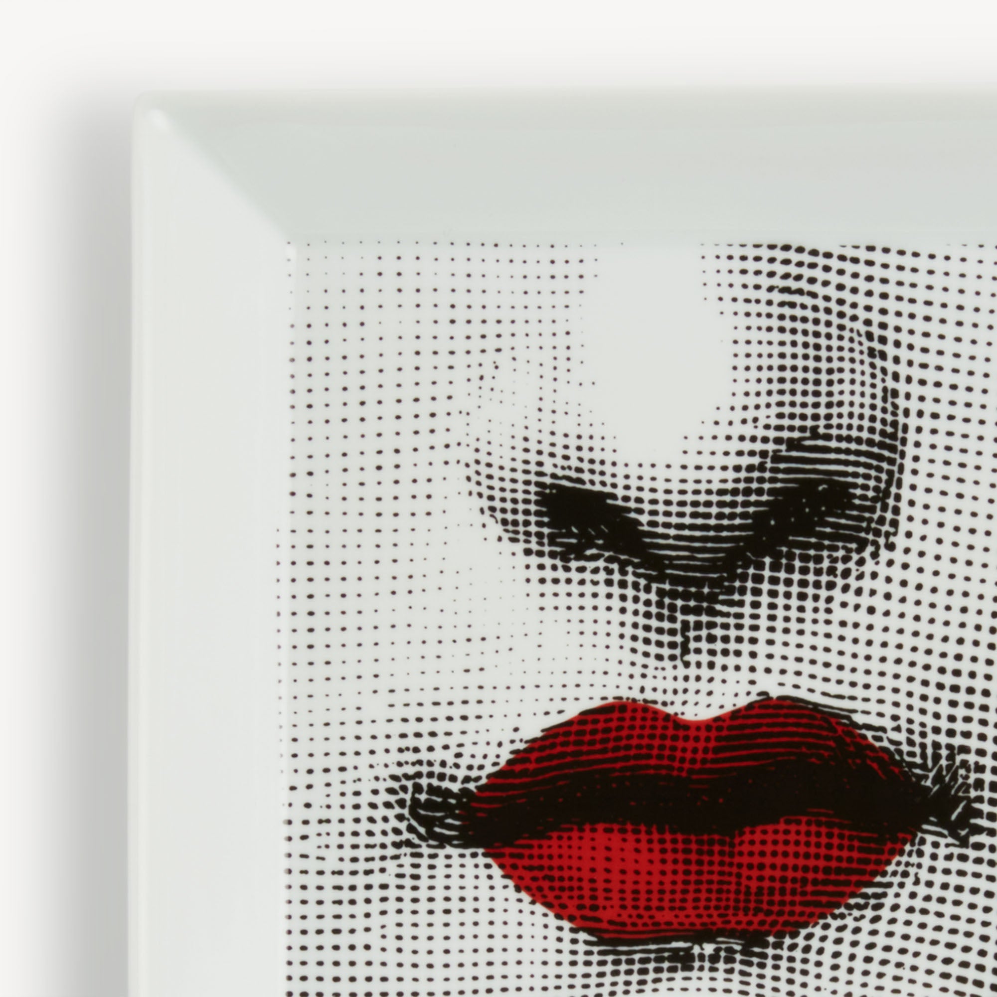 fornasetti-red-lips-schale-eckig-n-397-porzellan-lippen image 4