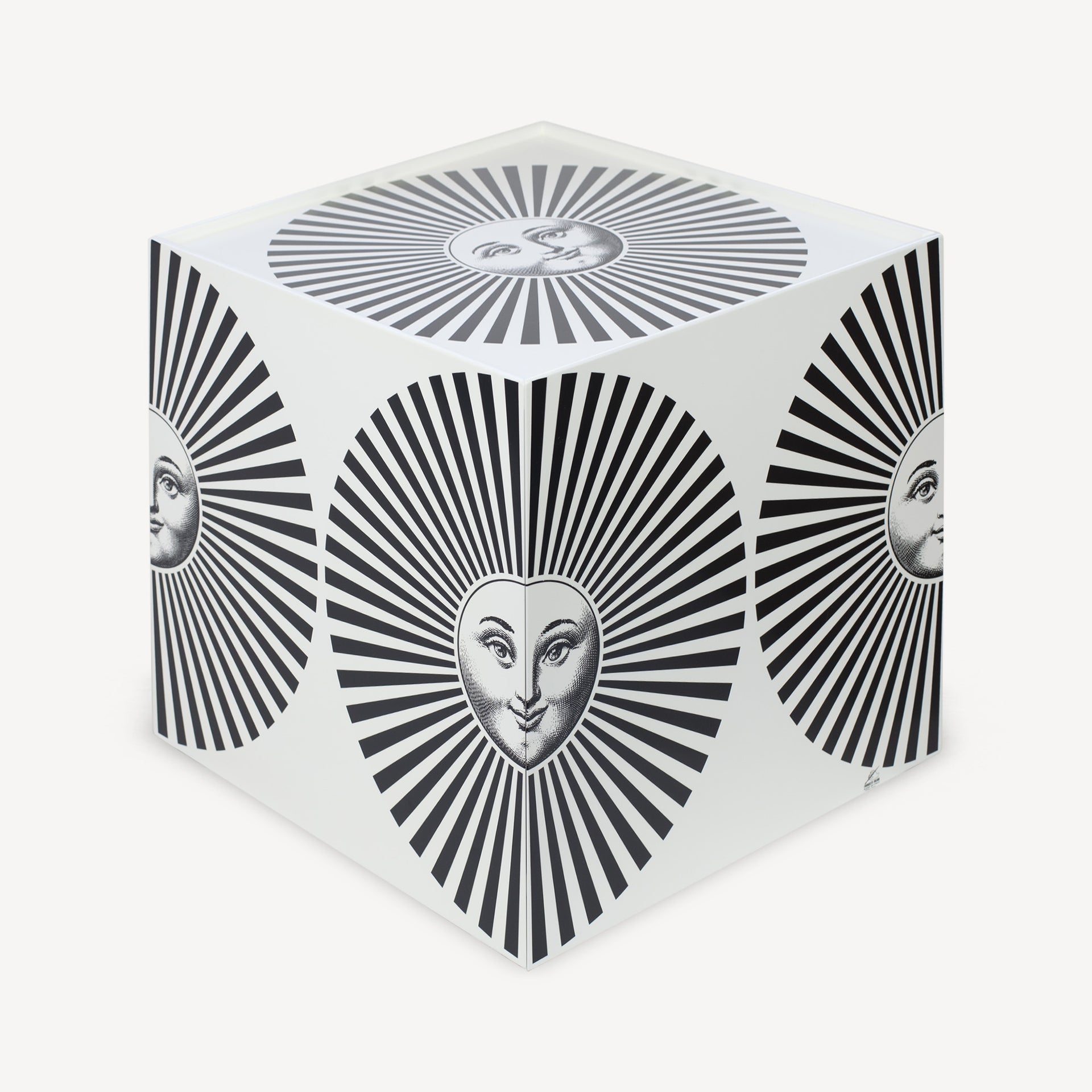 atelier-fornasetti-sole-raggiante-w-rfel-mit-schublade-holz image 1