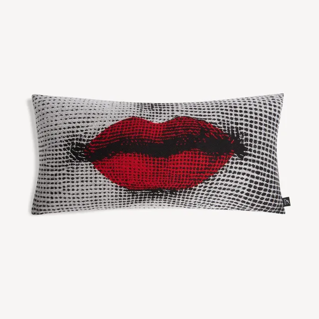 fornasetti-kiss-kissen-wolle-rot-rechteckig-lippen-jacquard image 1