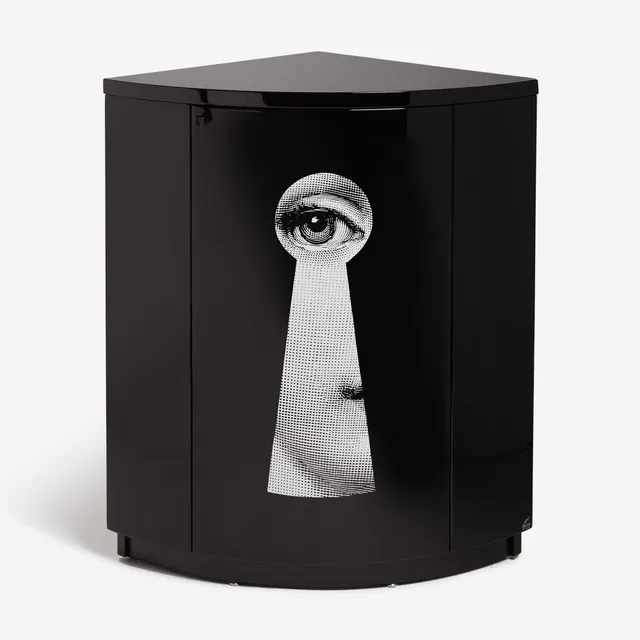 fornasetti-serratura-eckschrank-holz-lina-cavalieri image 1