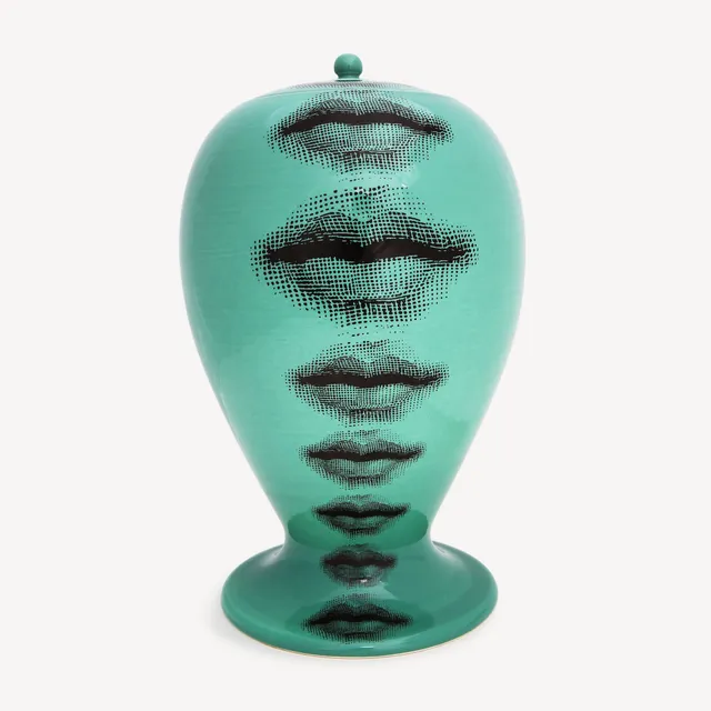 fornasetti-bocche-vase-gr-n-porzellan-lippenmotiv image 1