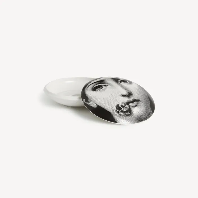 atelier-fornasetti-tema-e-variazioni-n-137-dose-rund-porzellan-2 image 1