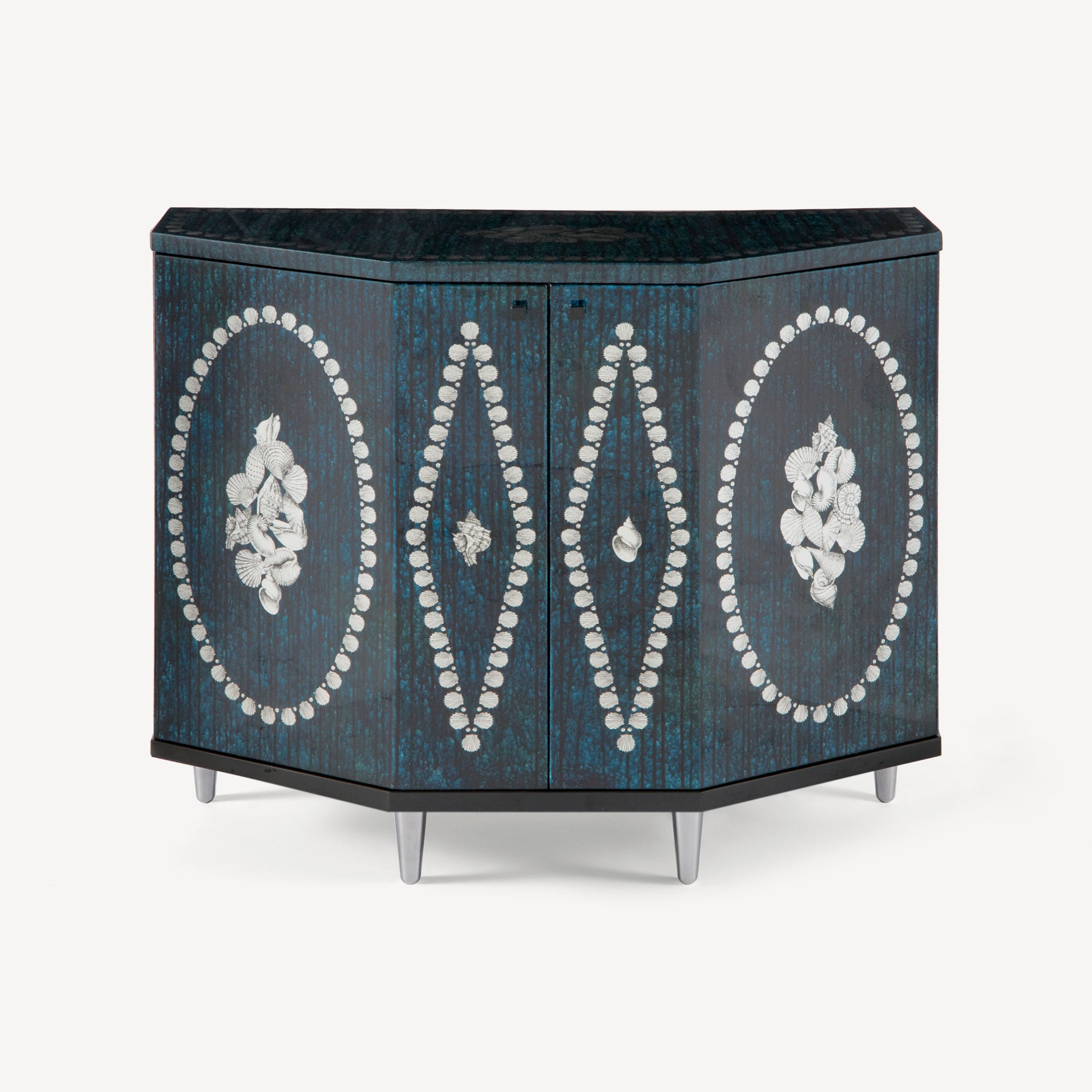 fornasetti-giro-di-conchiglie-schrank-polyhedrisch image 1