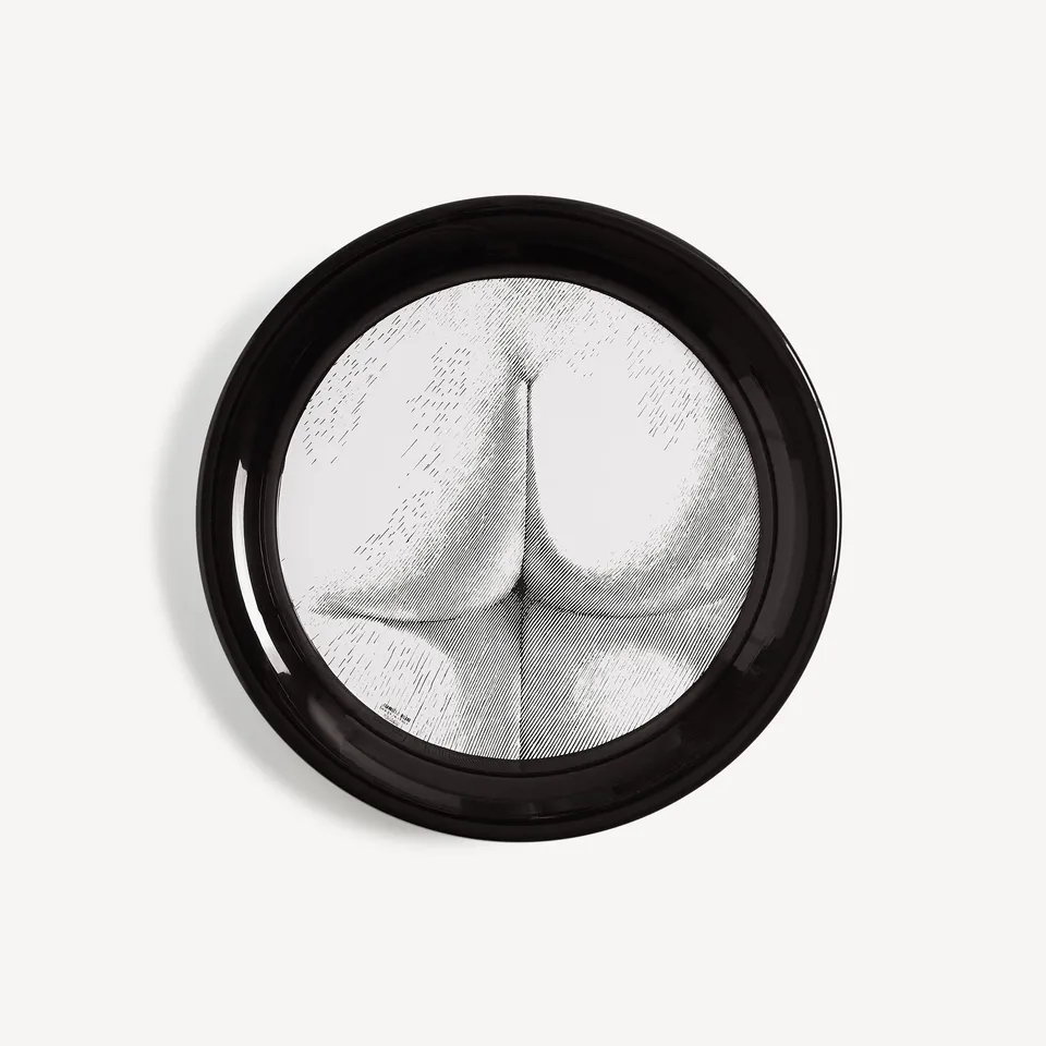 fornasetti-tergonomico-tablett-rund-mit-gesicht-motiv image 1