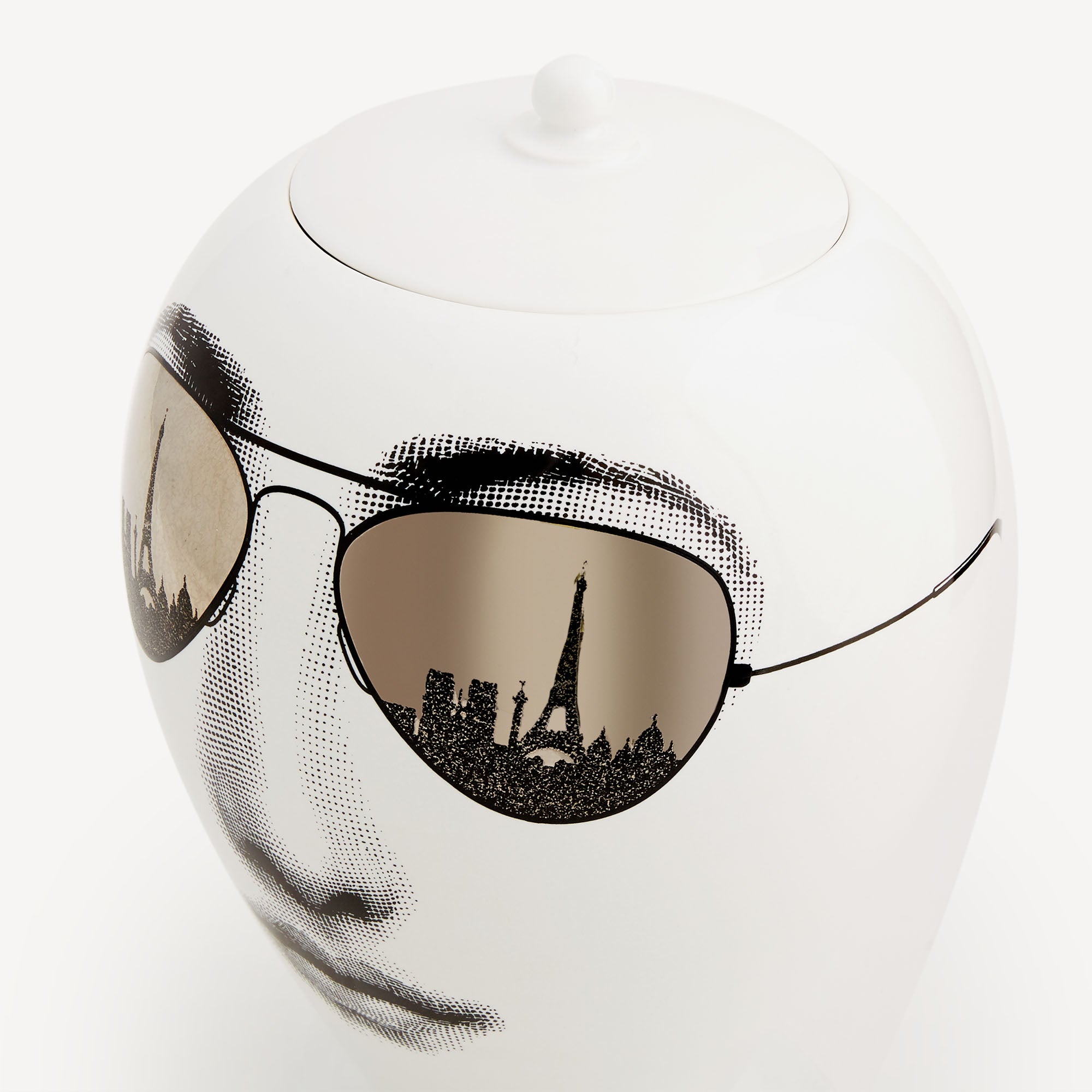 fornasetti-paris-tour-vase-keramikvase-handdekoriert image 4