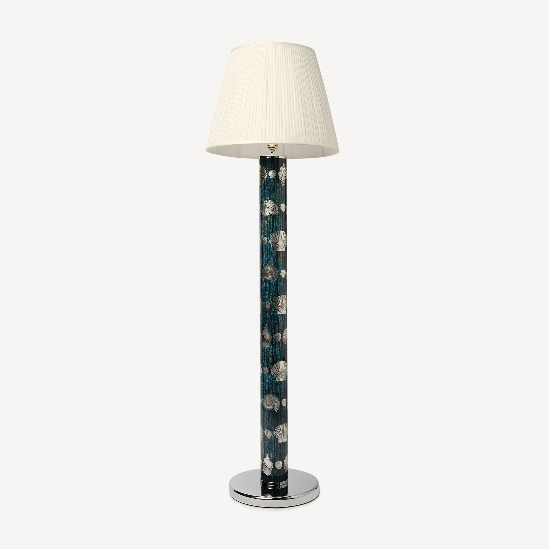 fornasetti-lampenschirm-konisch-stoff-plissiert-tischleuchte image 1