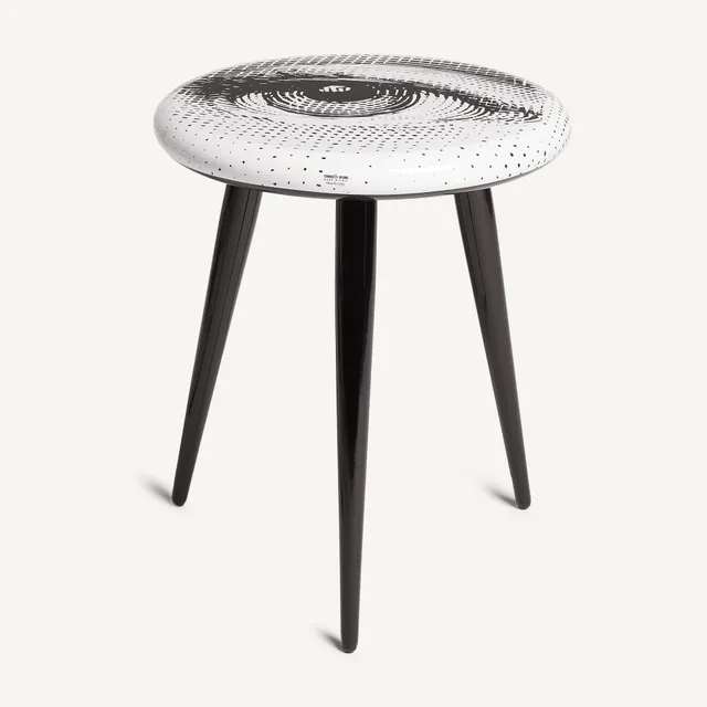 fornasetti-occhio-hocker-auge-holzbeine-lina-cavalieri image 1
