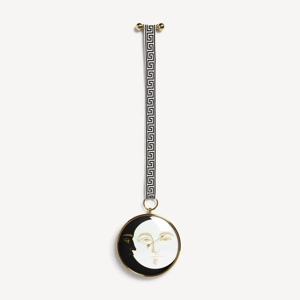 atelier-fornasetti-giorno-e-notte-wanduhr-messing-mit-schleife image 1