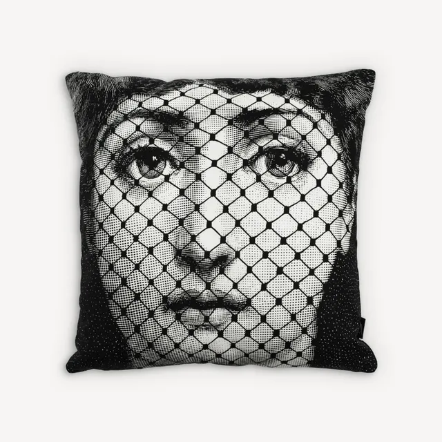 fornasetti-tema-e-variazioni-burlesque-kissen-lina-cavalieri image 1
