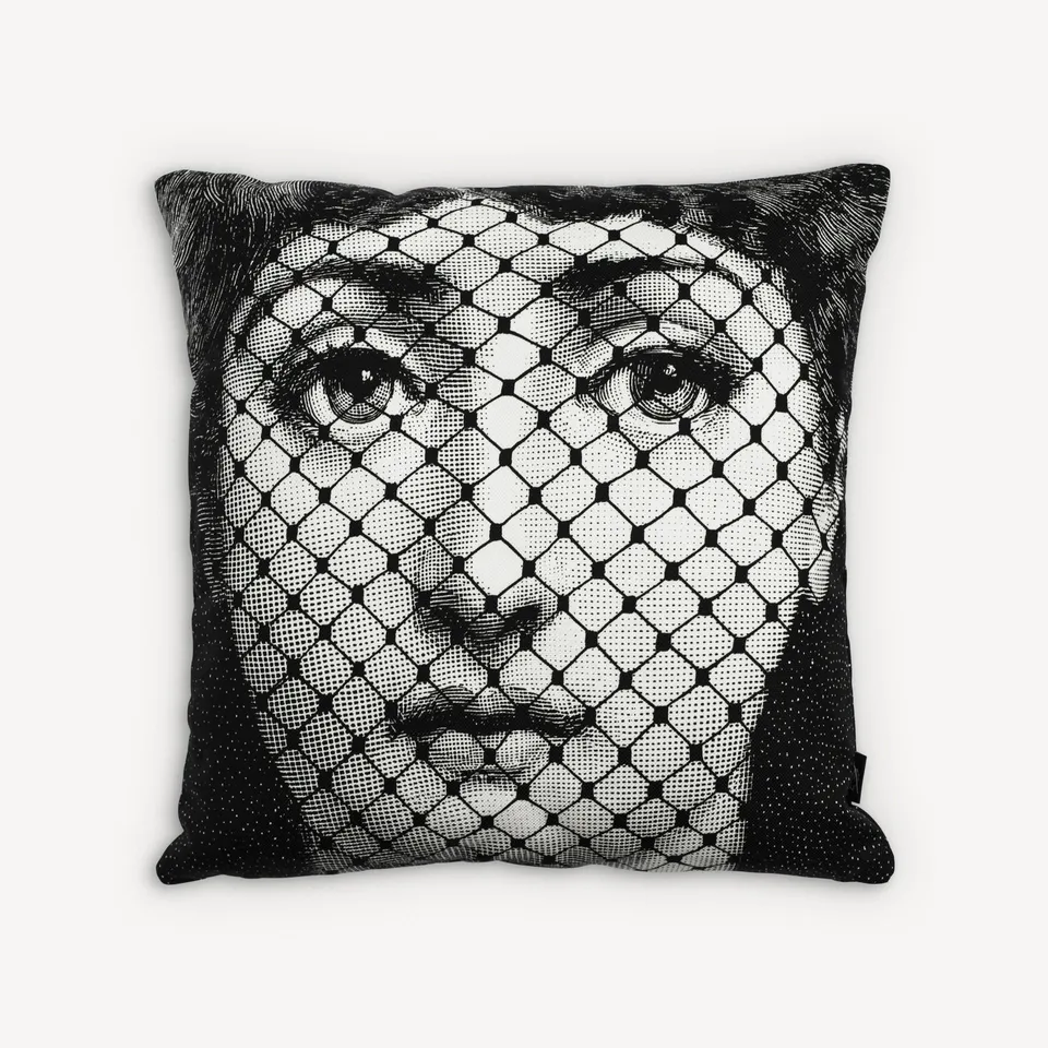 fornasetti-tema-e-variazioni-burlesque-kissen-lina-cavalieri image 1