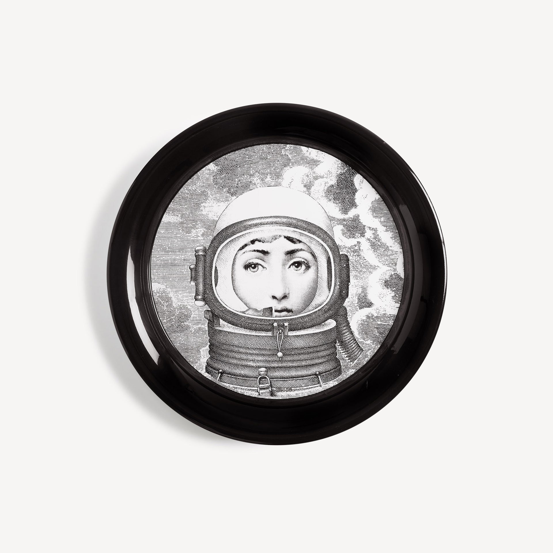 atelier-fornasetti-palombara-tablett-rund-lina-cavalieri image 1