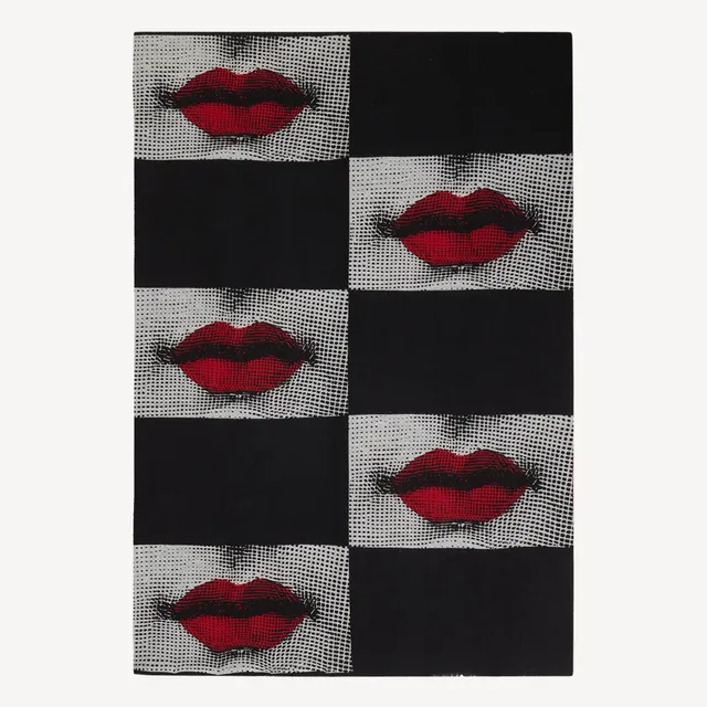 fornasetti-plaid-kiss-wolldecke-jacquard-rot-lippen image 1