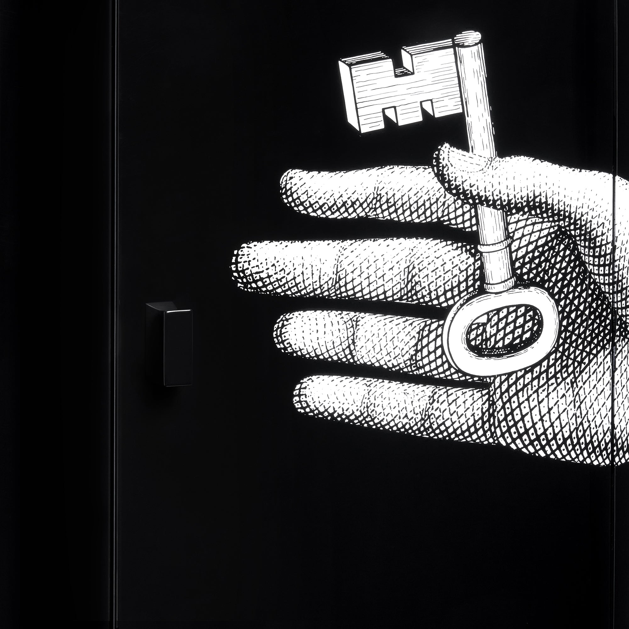 atelier-fornasetti-mani-schrank-h-nde-schloss-gebogen image 5