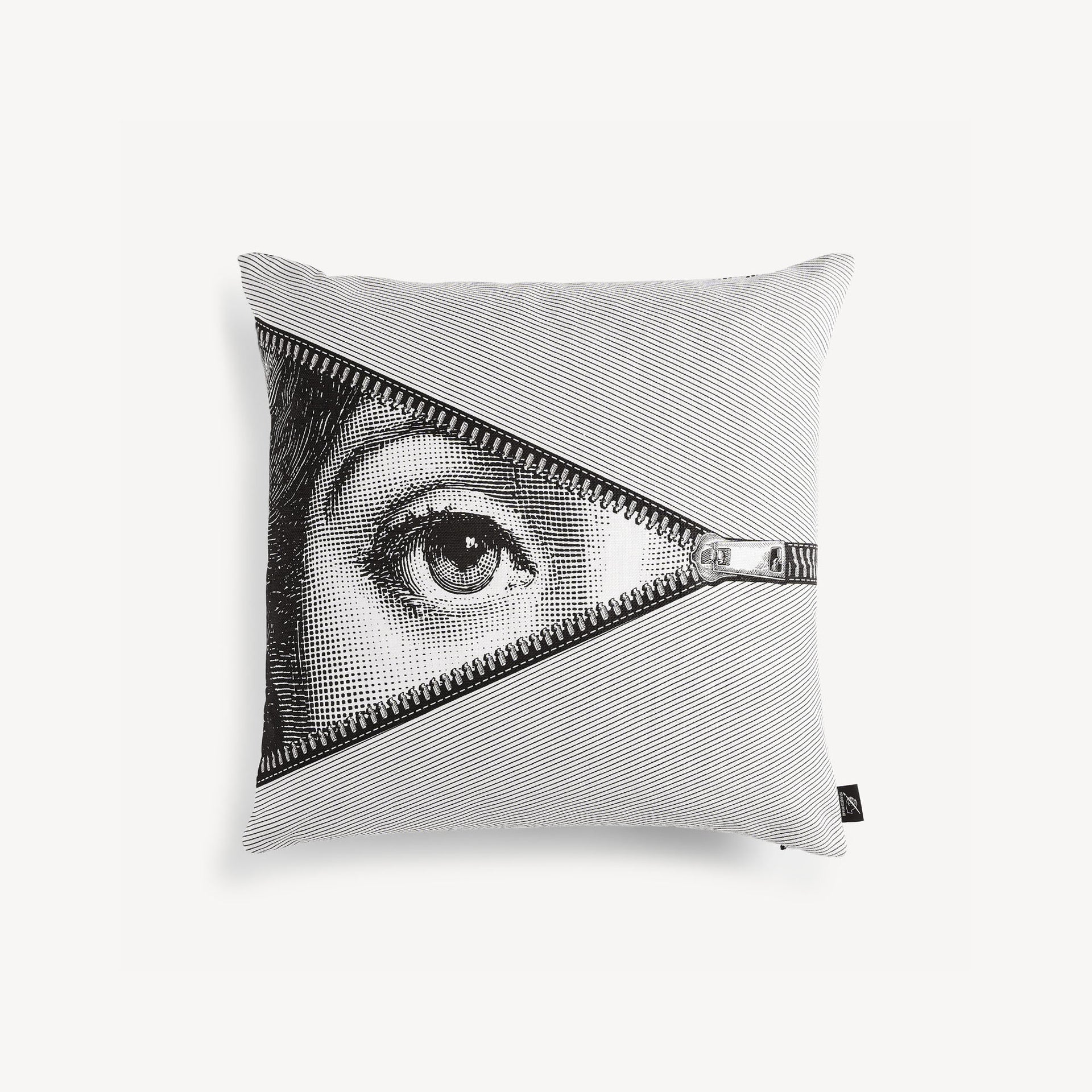 fornasetti-tema-e-variazioni-n-401-kissen-gesicht-schwarz-wei image 1