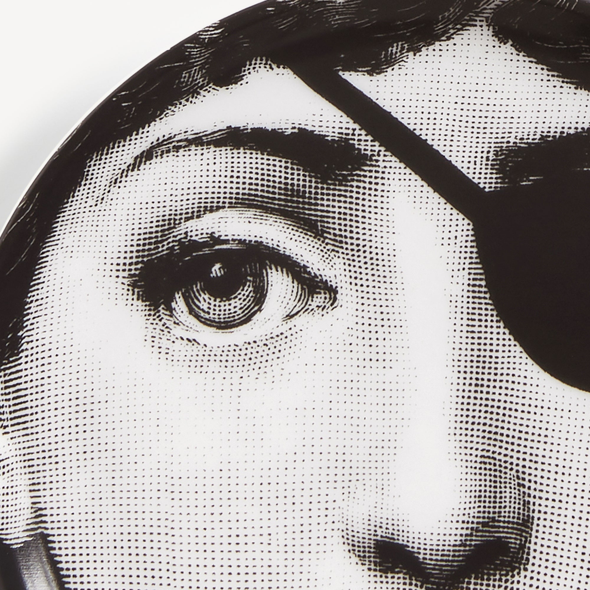 fornasetti-tema-e-variazioni-n-8-schale-rund-gesicht image 4