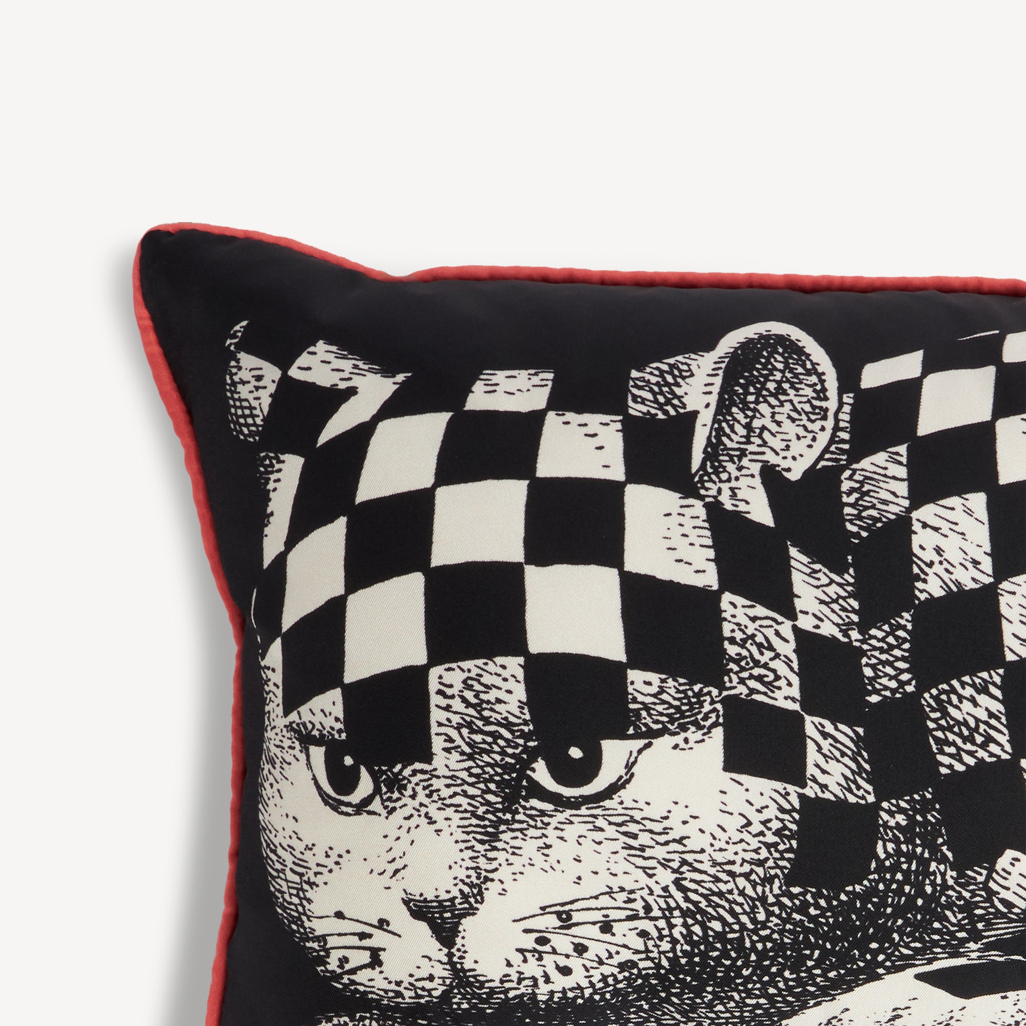 fornasetti-high-fidelity-kissen-seide-rechteckig-katze-rot image 3