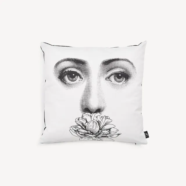 fornasetti-tema-e-variazioni-393-kissen-lina-cavalieri-gesicht image 1