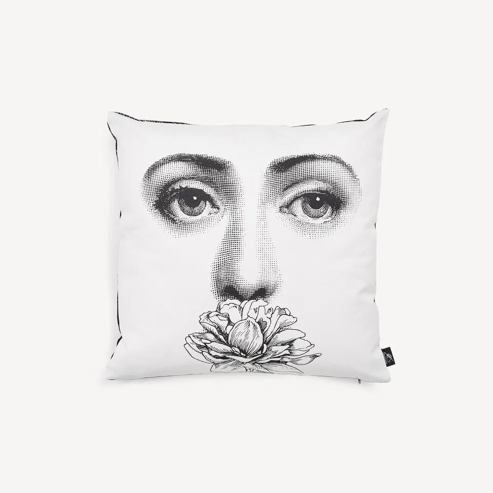 fornasetti-tema-e-variazioni-393-kissen-lina-cavalieri-gesicht image 1