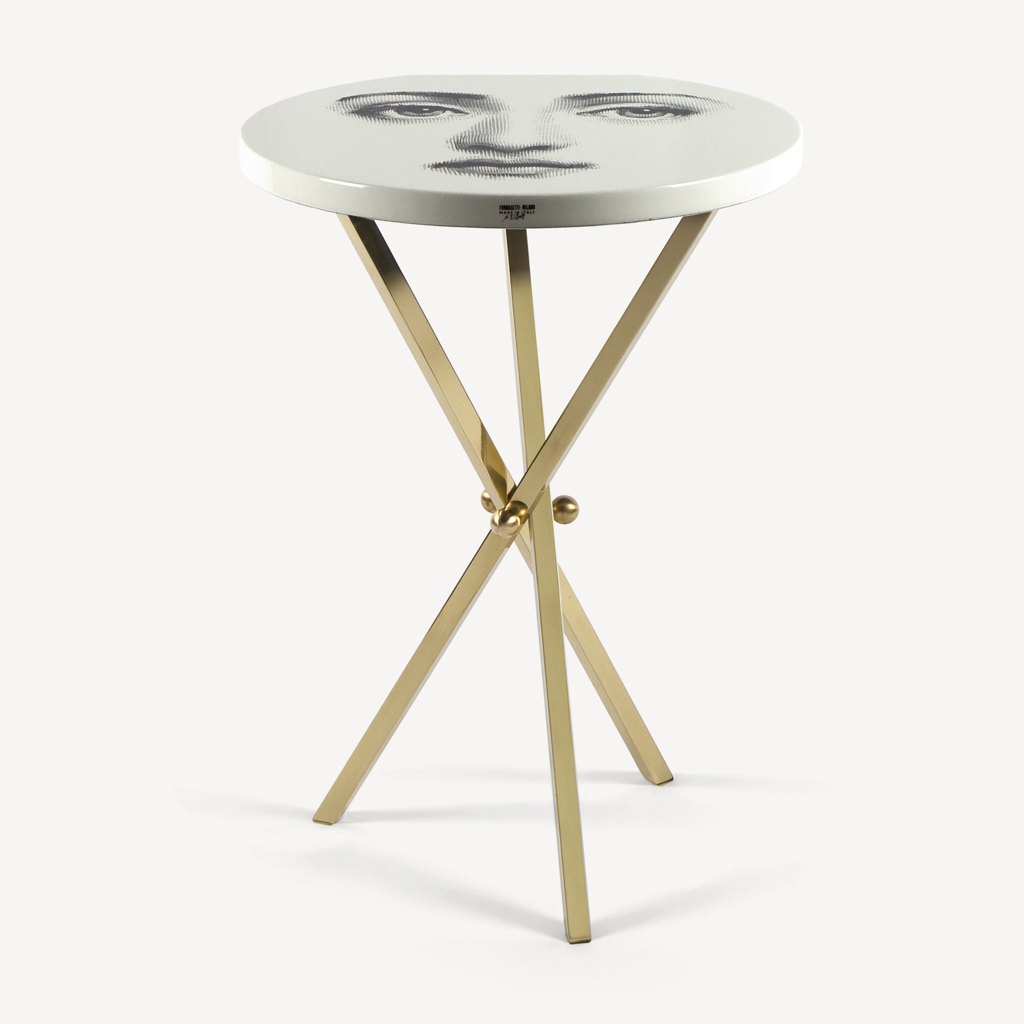 fornasetti-tema-e-variazioni-n-6-couchtisch-holz-gesicht image 1