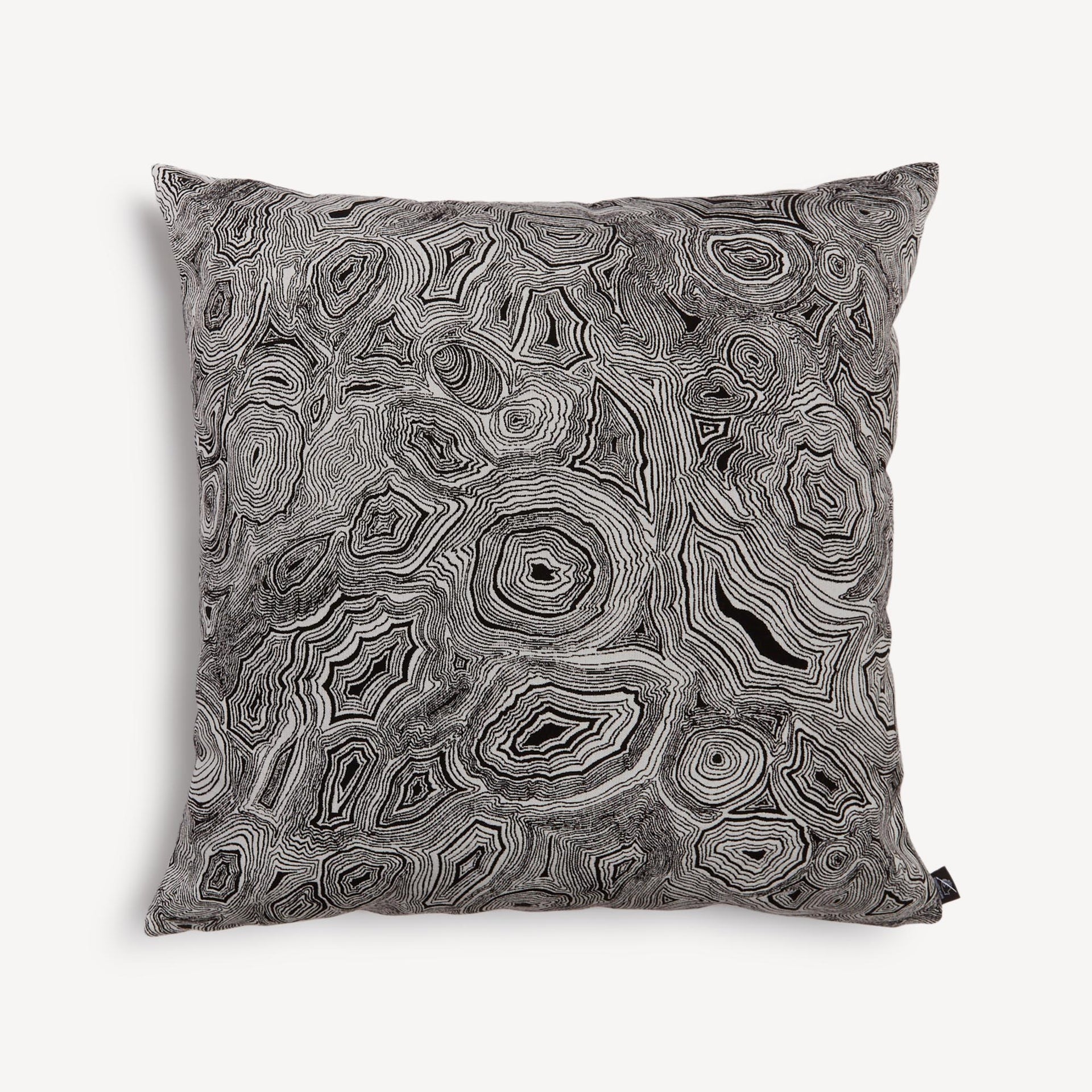 fornasetti-malachite-kissen-outdoor-schwarz-wei image 1