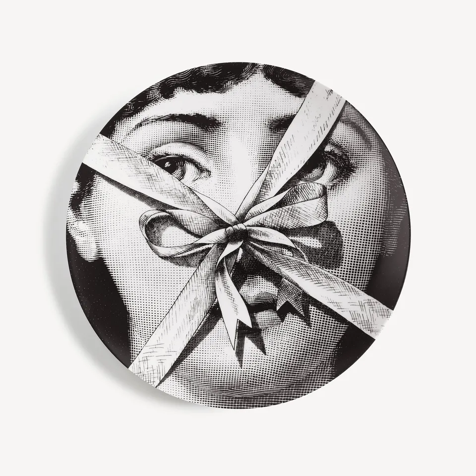 fornasetti-tema-e-variazioni-n-171-wandteller-porzellan-lina-cavalieri image 1