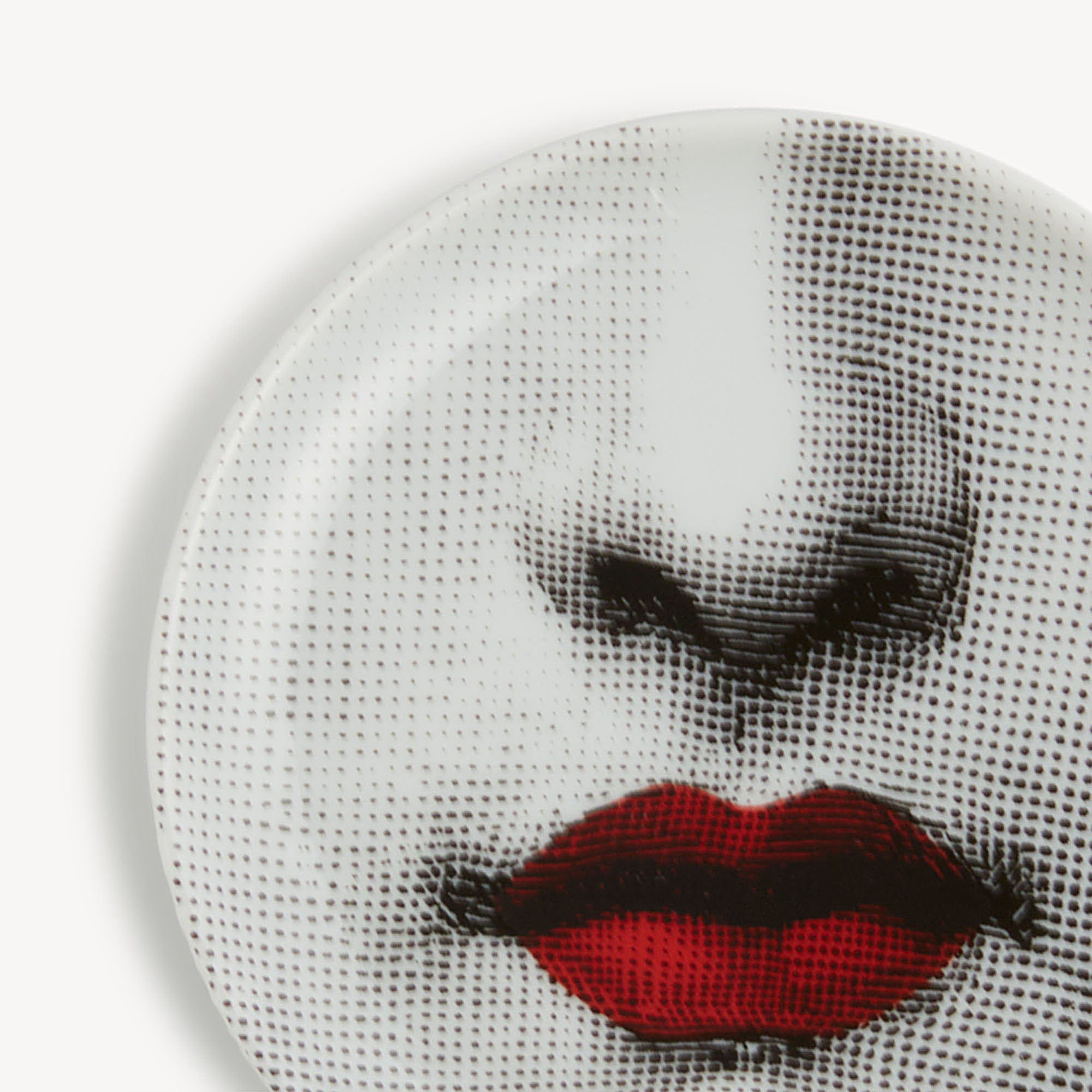 fornasetti-tema-e-variazioni-n-397-red-lips-schale image 4