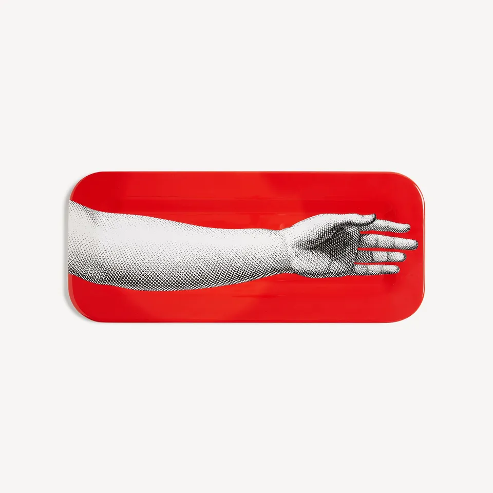 atelier-fornasetti-mano-tablett-metall-handmotiv-lackiert image 1