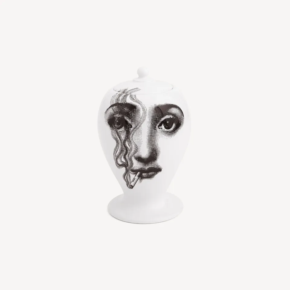 fornasetti-il-fumo-fa-male-vase-keramik-handbemalt image 1