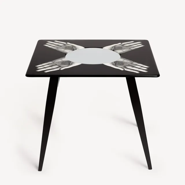 atelier-fornasetti-magic-table-mani-couchtisch-holz-handbedruckt image 1