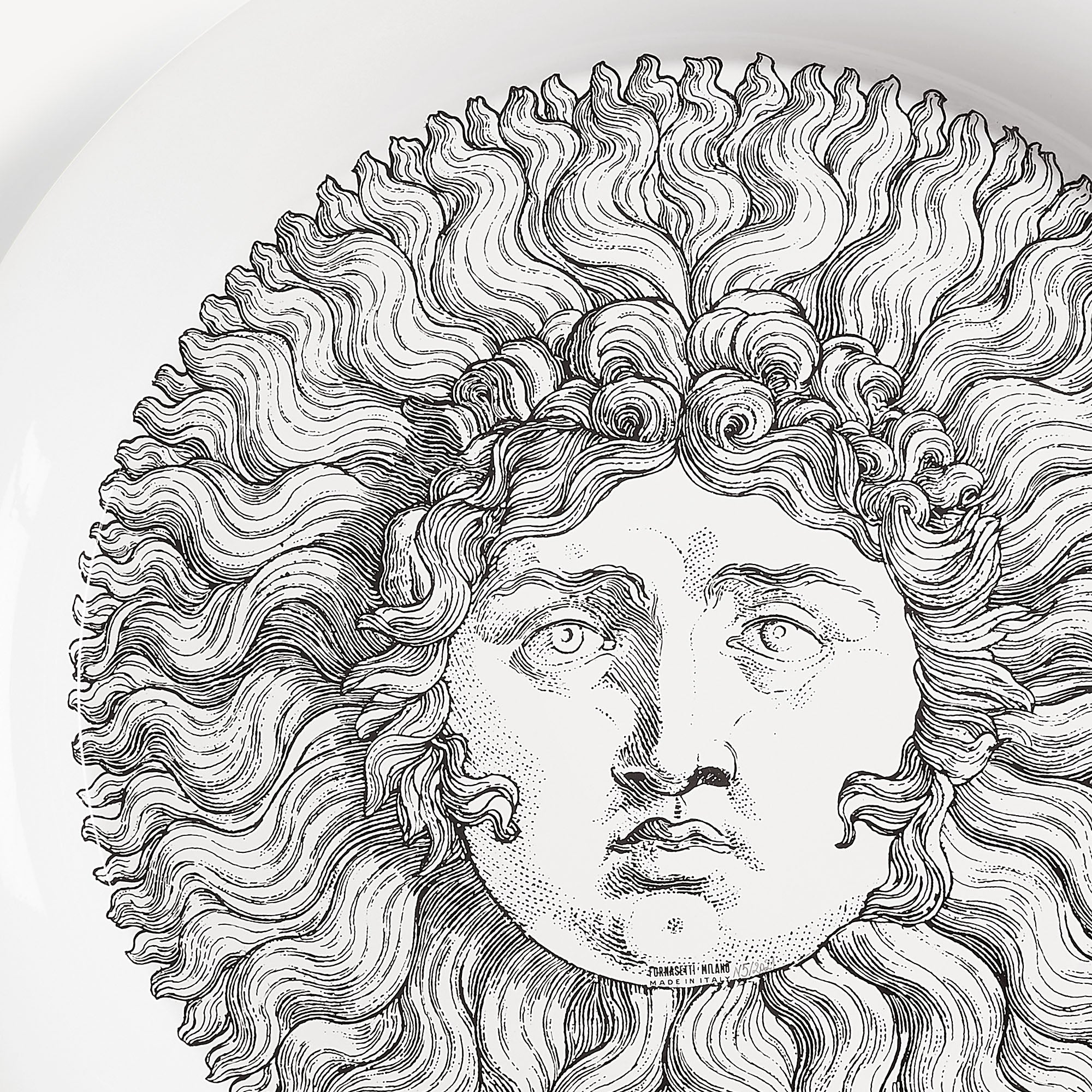 fornasetti-re-sole-tablett-metall-rund-sonne image 4