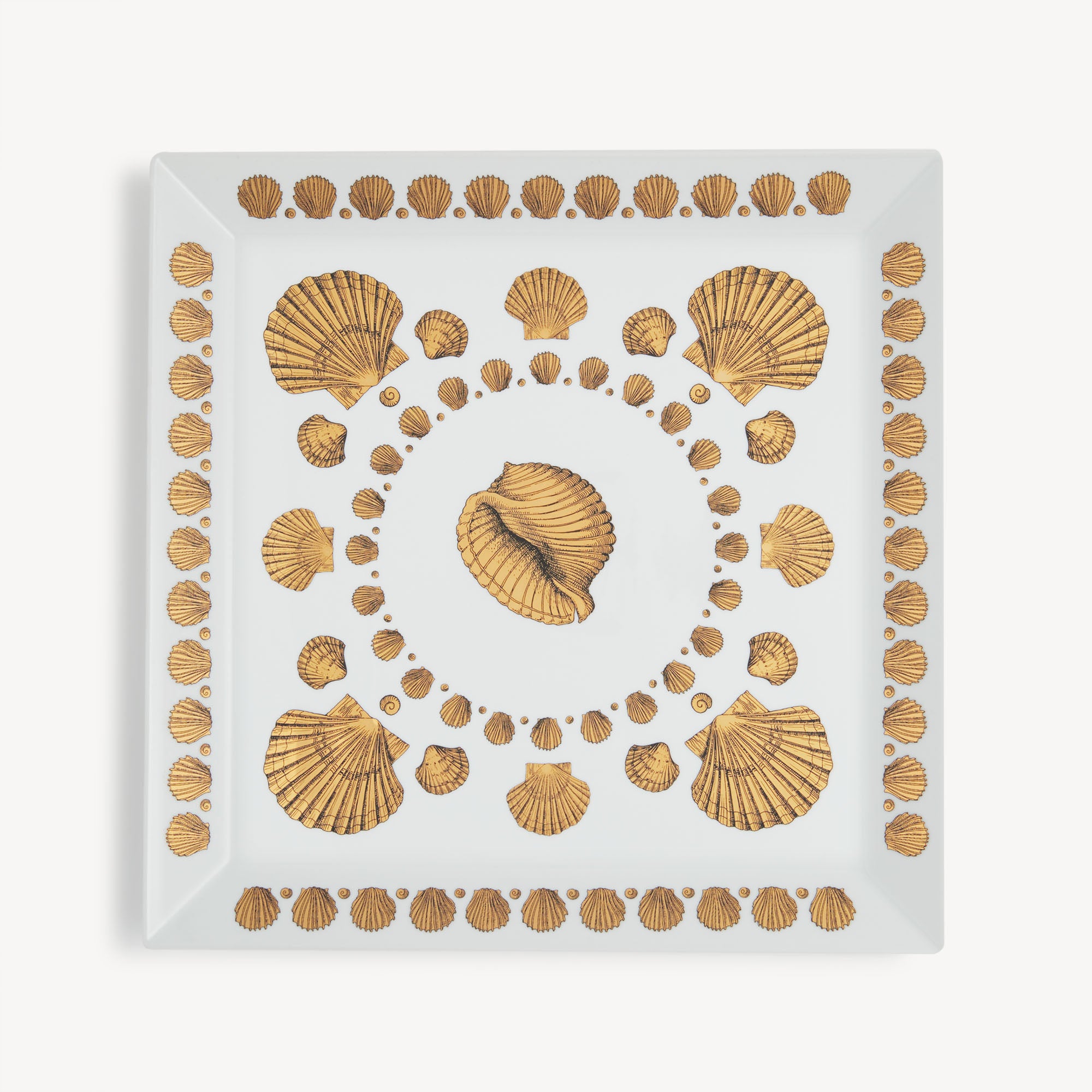 atelier-fornasetti-giro-di-conchiglie-tablett-porzellan-quadratisch image 1