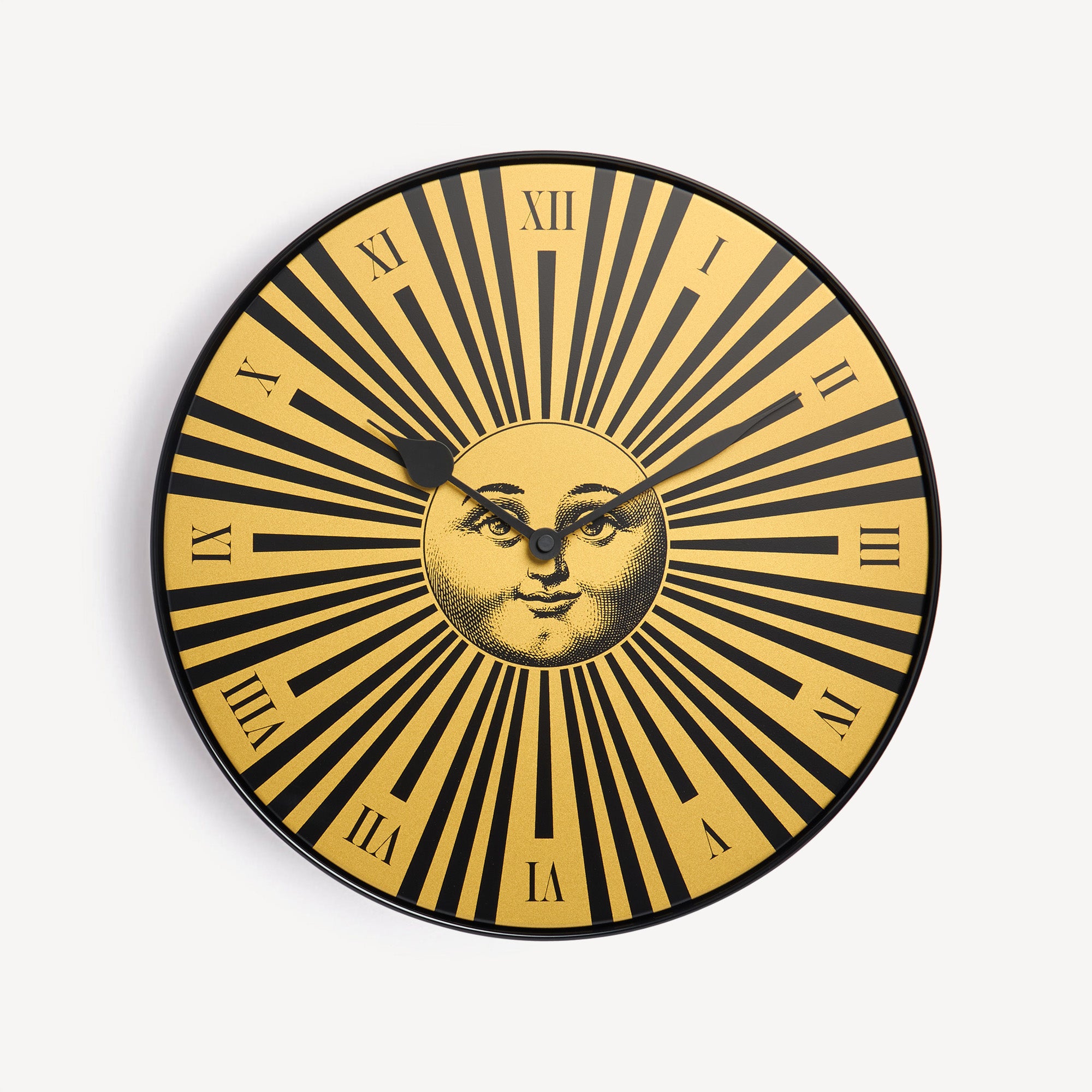 atelier-fornasetti-sole-raggiante-wanduhr-gold-metall image 1