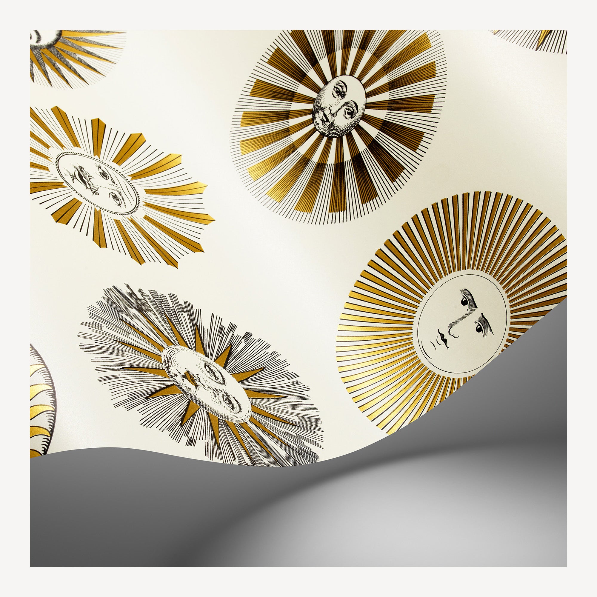 atelier-fornasetti-soli-tapete-10m-sonne-gesicht image 4
