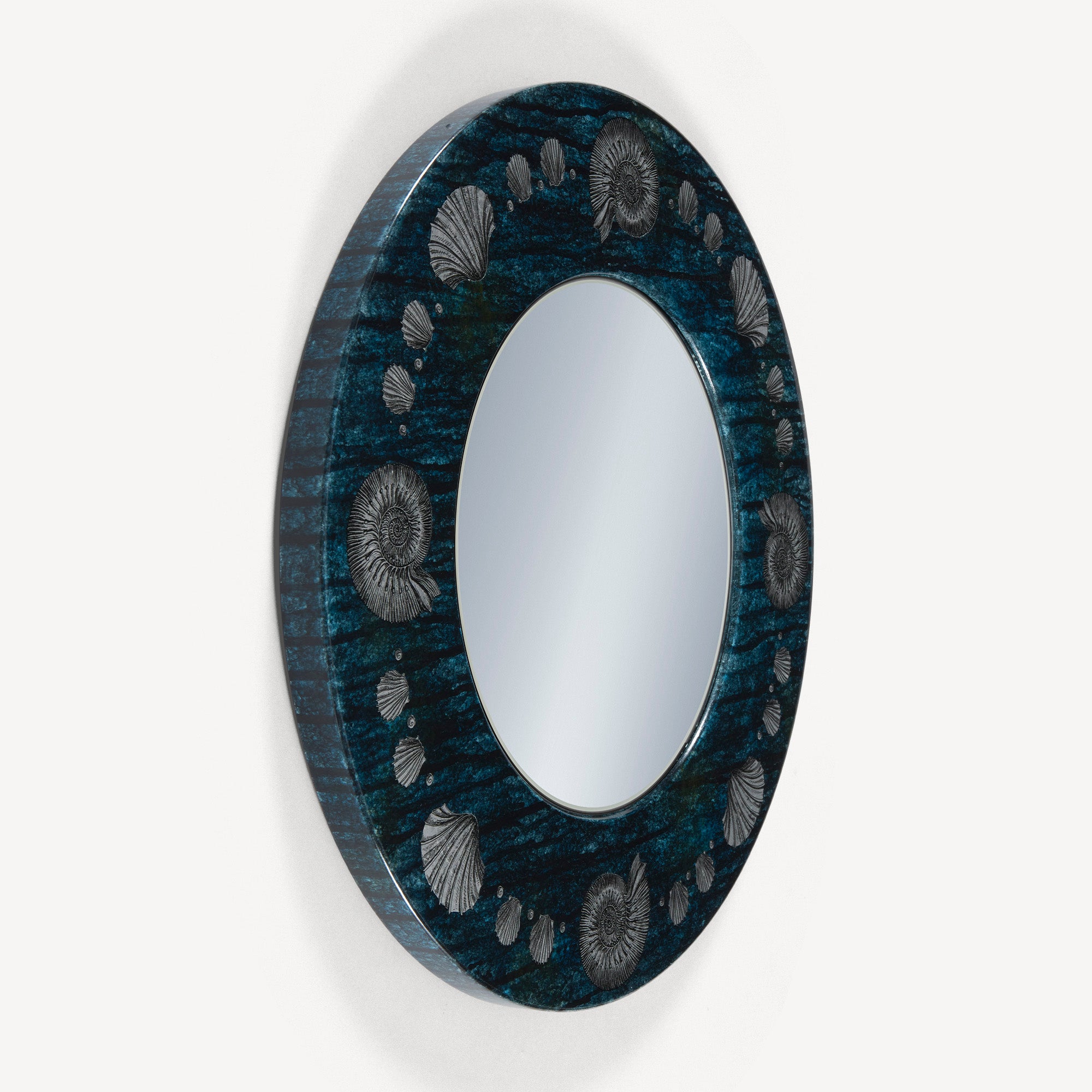 fornasetti-giro-di-conchiglie-spiegel-rahmen-muschel-silber image 2