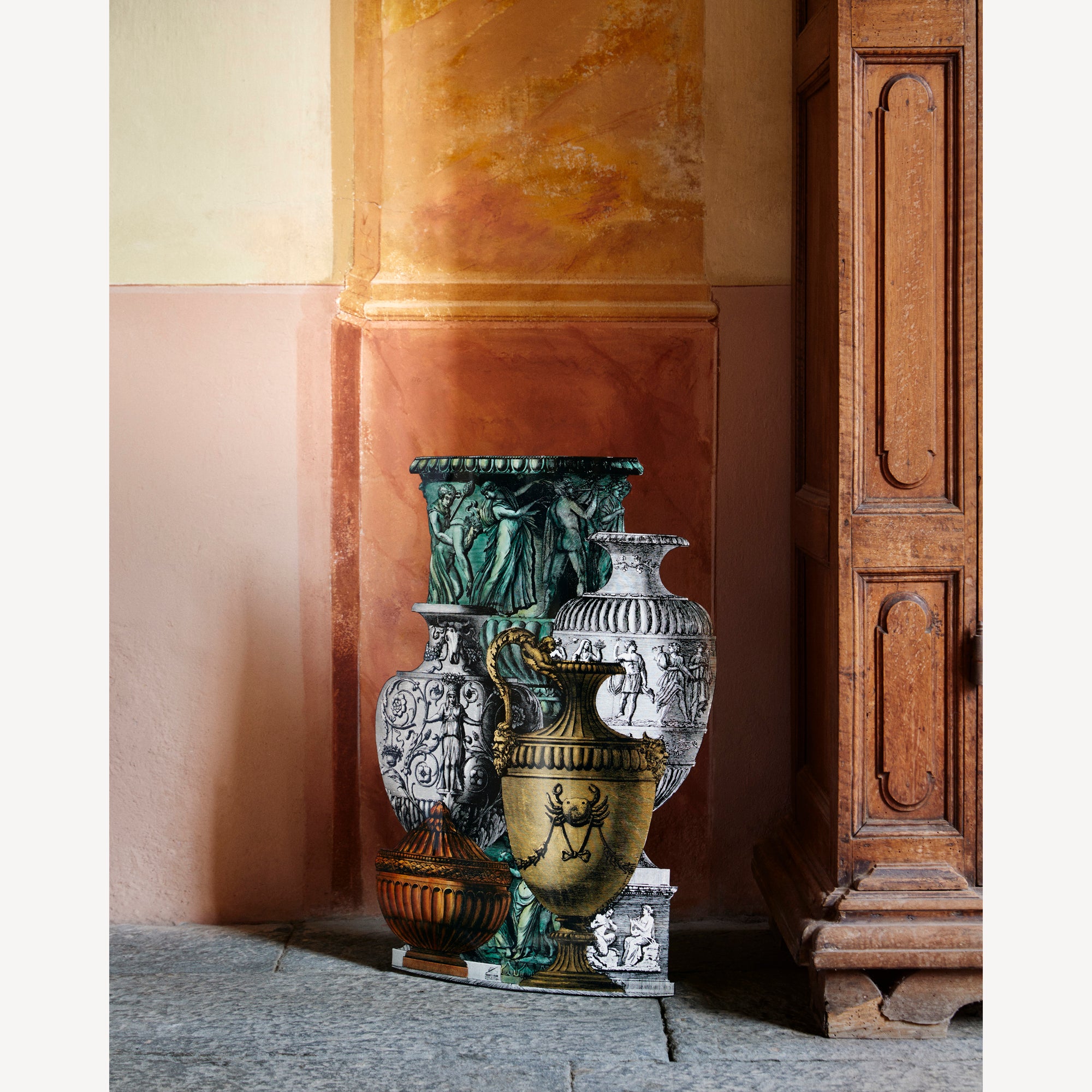 atelier-fornasetti-vasi-antichi-schirmst-nder-metall image 4