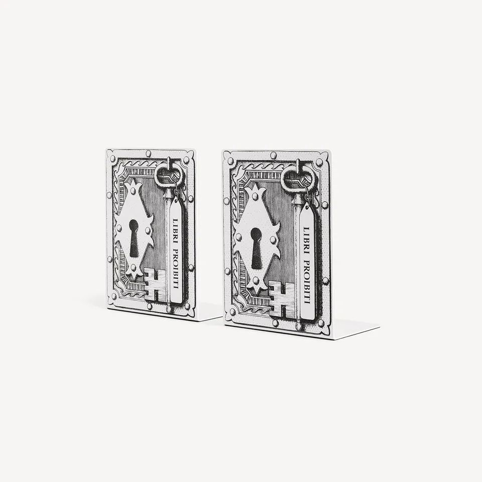 fornasetti-libri-proibiti-buchstu-tzen-paar-metall image 1