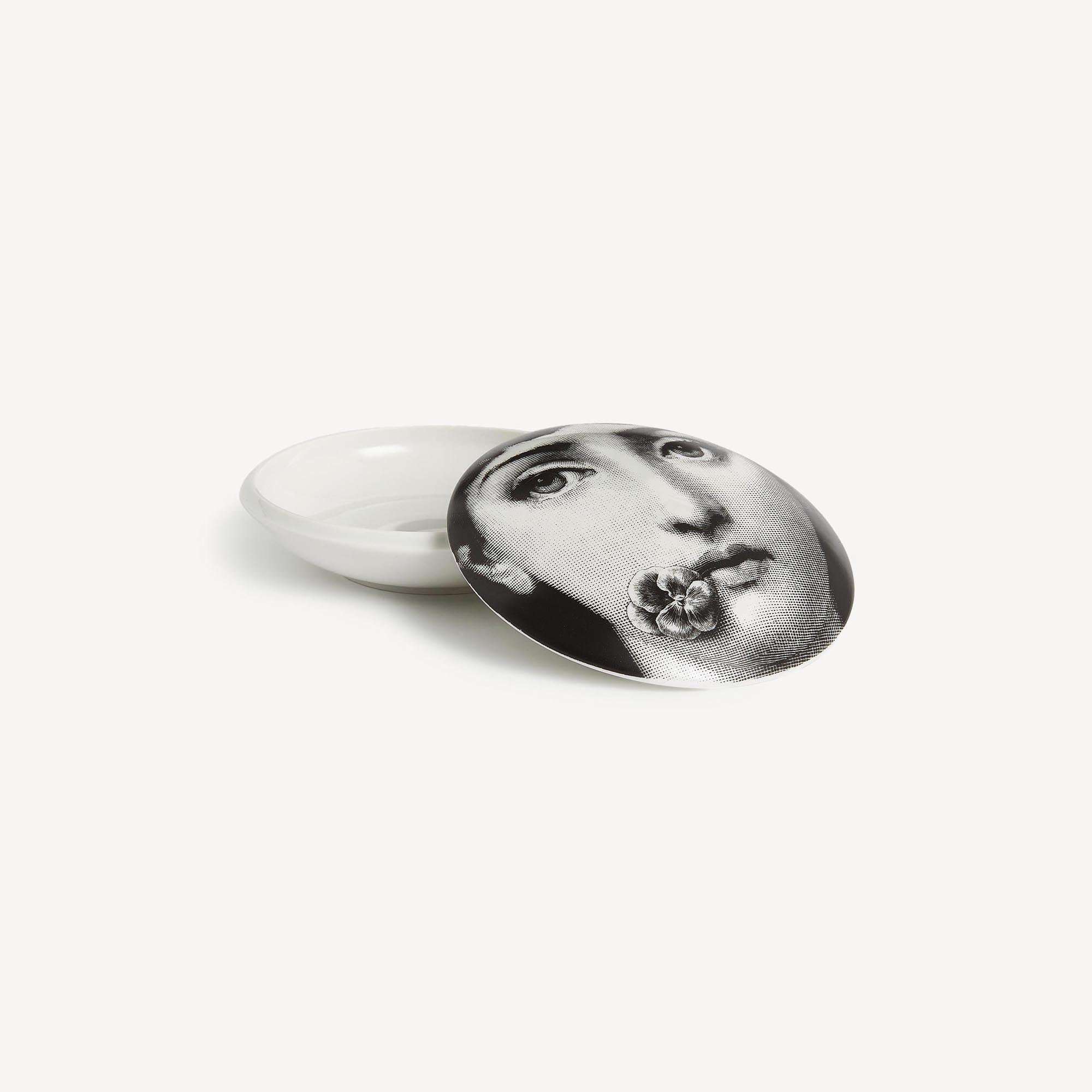 atelier-fornasetti-tema-e-variazioni-n-137-dose-rund-porzellan-2 image 1