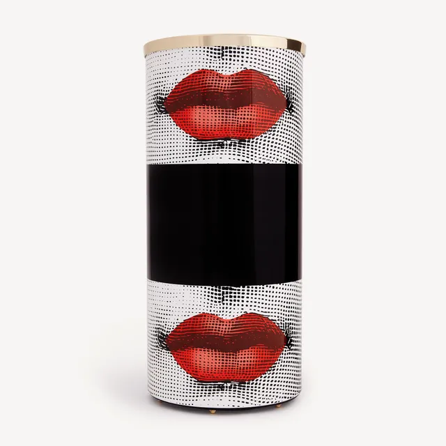 fornasetti-kiss-schirmst-nder-metall-lippen-messing image 1