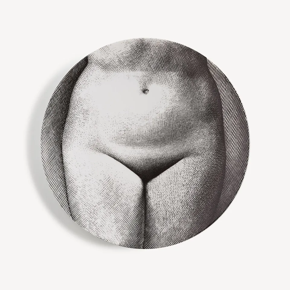 fornasetti-tema-e-variazioni-wandteller-n-305-porzellan-ohne-gesicht image 1