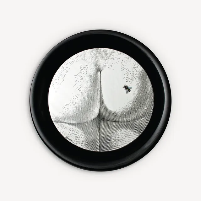 atelier-fornasetti-bee-on-my-back-tablett-rund-handdekoriert image 1