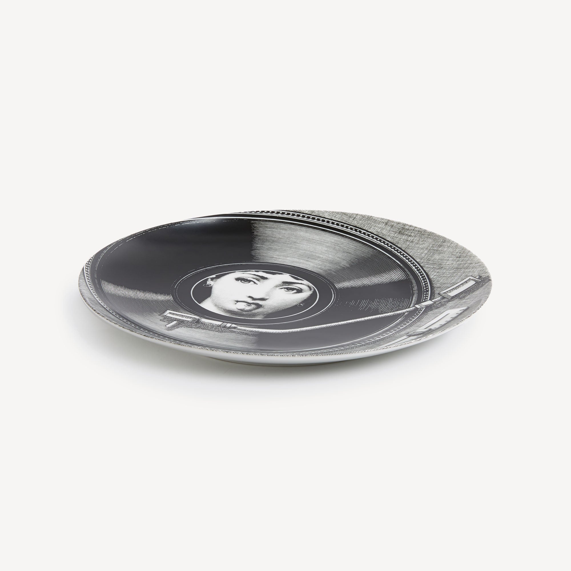 fornasetti-tema-e-variazioni-n-370-wandteller-porzellan image 2
