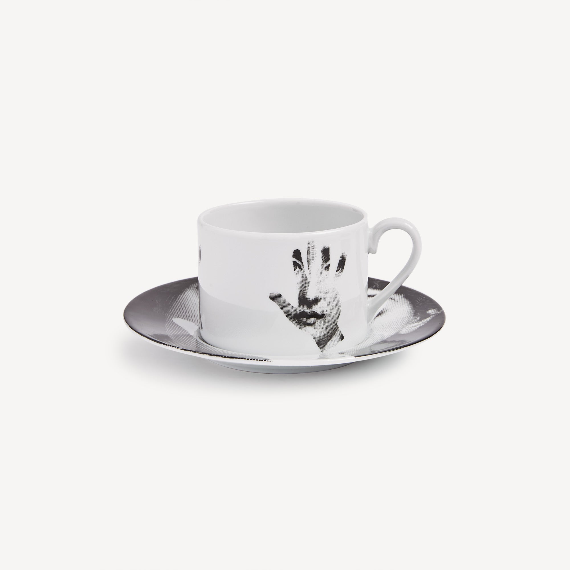 fornasetti-tema-e-variazioni-mano-teetasse-porzellan-gesicht image 2