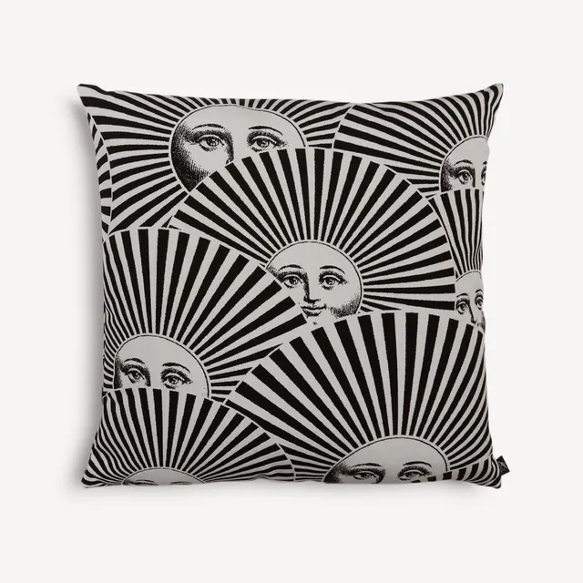 atelier-fornasetti-soli-a-ventaglio-outdoor-kissen-sonne image 1