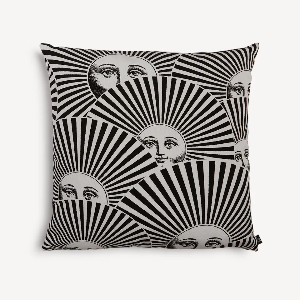 atelier-fornasetti-soli-a-ventaglio-outdoor-kissen-sonne image 1