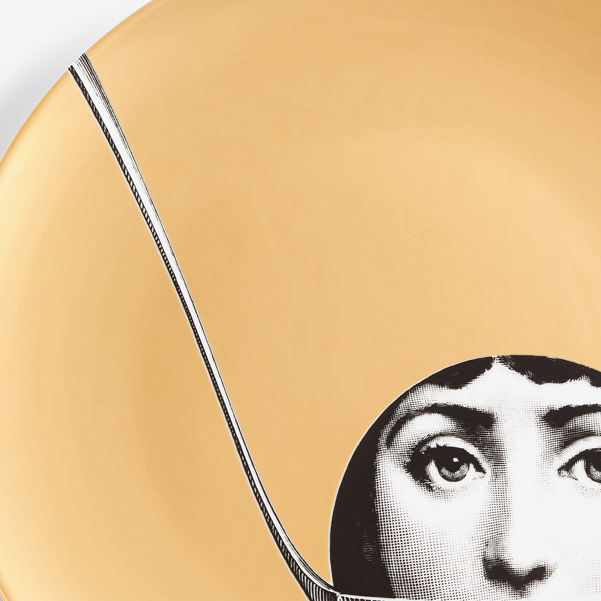 atelier-fornasetti-tema-variazioni-n162-wandteller-gold image 4
